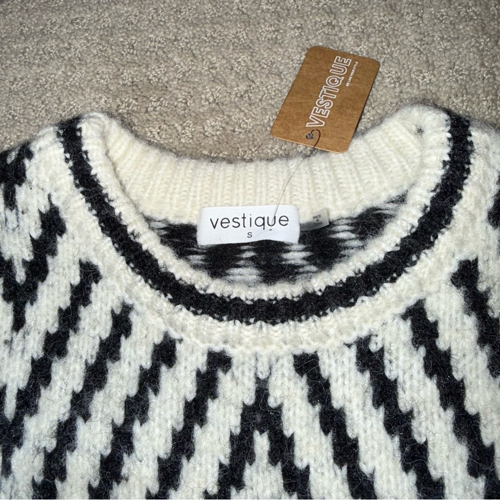 NWT Vestique Boutique Drop Shoulder Cropped Sweater Size Small - Picture 7 of 10